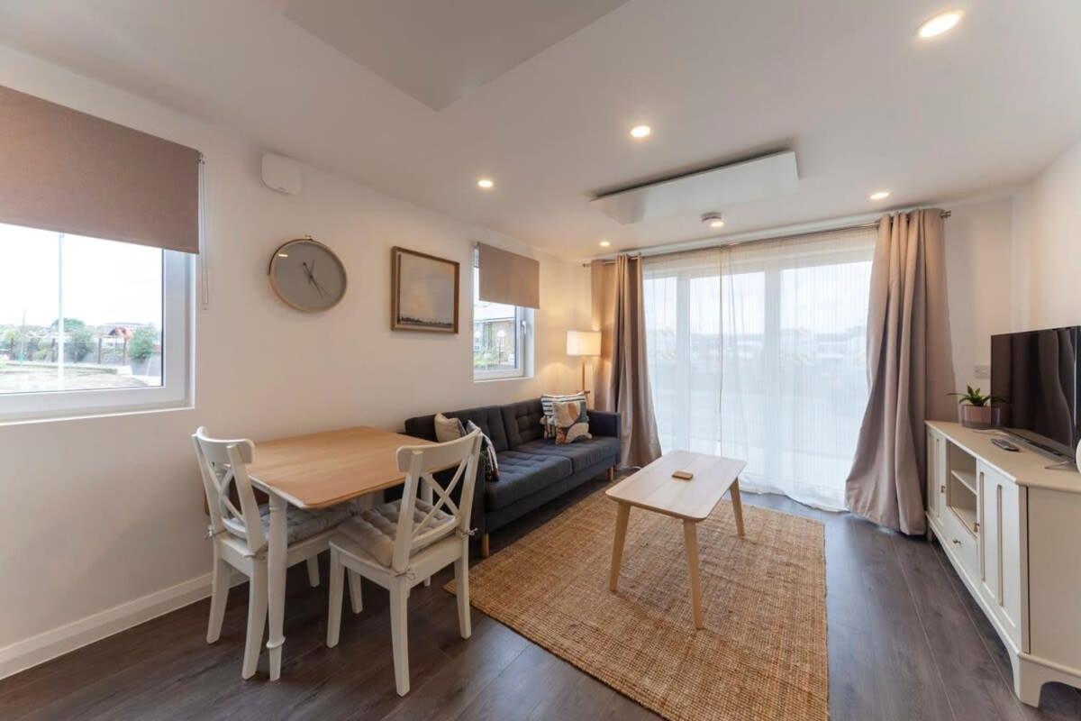 Contemporary 1 Bedroom Apartment In Ashford Ashford (Kent) Exterior foto