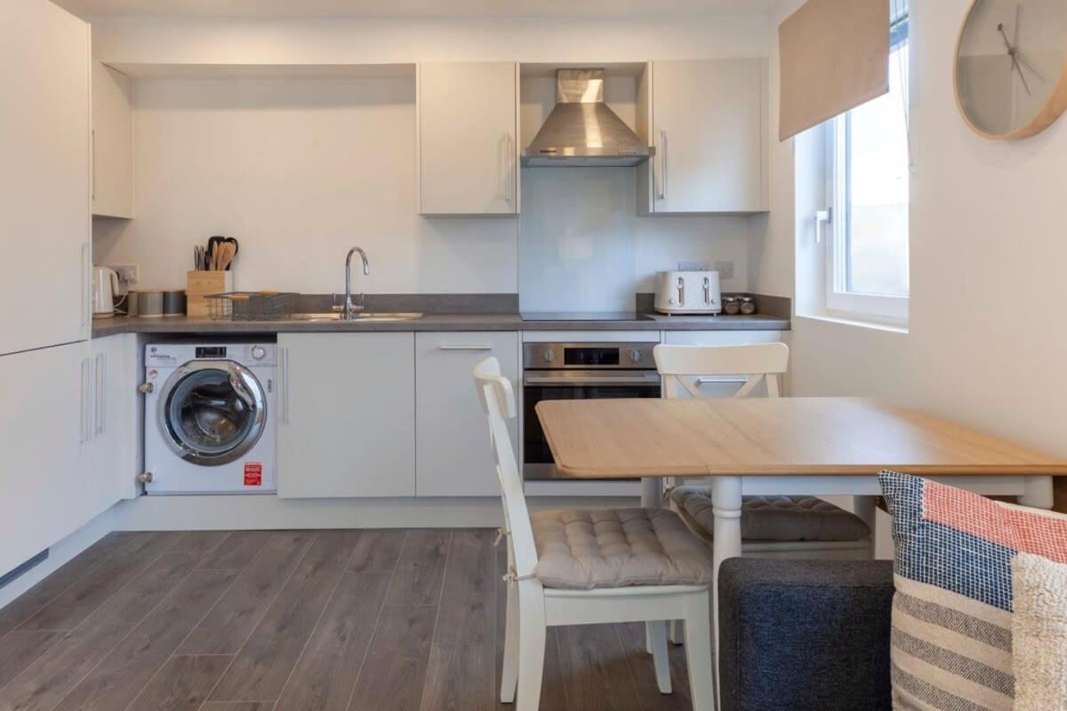 Contemporary 1 Bedroom Apartment In Ashford Ashford (Kent) Exterior foto